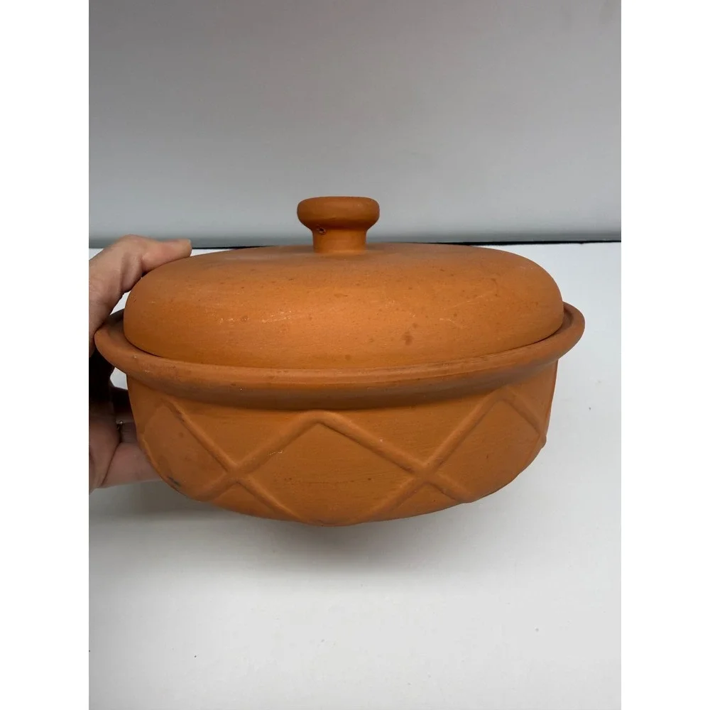 Terracotta Lidded Baker Round Unglazed Clay Casserole Dish Glazed Interior 8.5in
